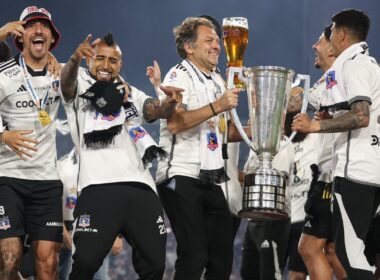 Plantel de Colo-Colo festejando la obtención del título del Campeonato Nacional.