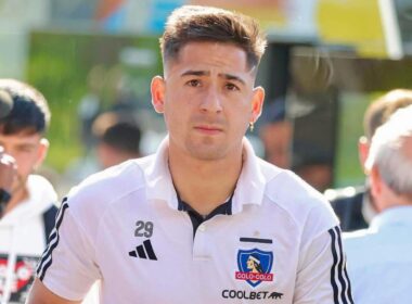 Primer plano a Guillermo Paiva con indumentaria de Colo-Colo.