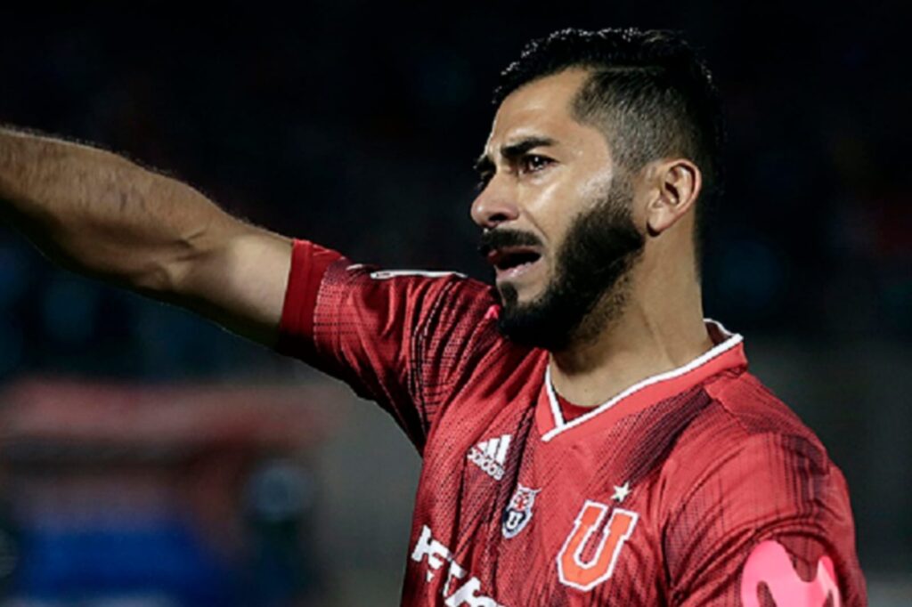 Johnny Herrera con la camiseta de Universidad de Chile.