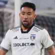 Primer plano a Mauricio Isla con la camiseta de Colo-Colo.