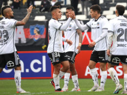 Jugadores de Colo-Colo celebrando un gol.