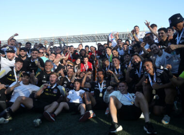 Jugadores de Colo-Colo celebrando la obtención del título del Campeonato Nacional.