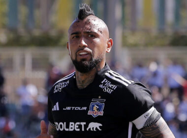 Arturo Vidal con la camiseta de Colo-Colo.