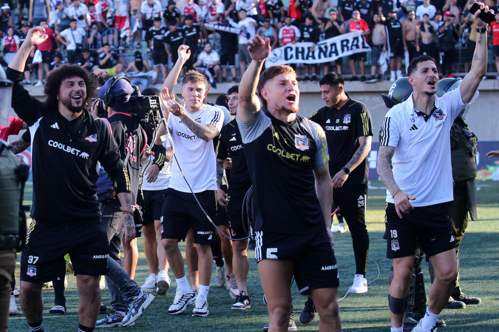 Jugadores de Colo-Colo celebrando el título del Campeonato Nacional.