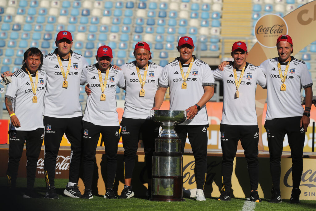 Futbol, Colo Colo vs Huachipato.
Supercopa 2024
Los jugadores de Colo Colo celebran con la copa durante el partido por la Supercopa 2024 contra Huachipato realizado en el Estadio El Teniente de Rancagua, Chile.
13/11/2024
Jonnathan Oyarzun/Photosport

Football, Colo Colo vs Huachipato
Supercopa 2024
Colo Colo’s players celebrates with the cup  during the Supercopa 2024 against Huachipato match held at the El Teniente stadium Rancagua, Chile.
13/11/2024
Jonnathan Oyarzun/Photosport