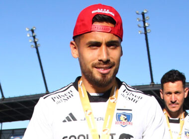 Marcos Bolados con camiseta de Colo-Colo.