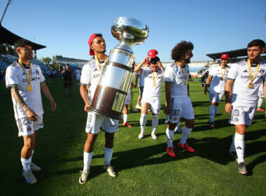 Jugadores de Colo-Colo celebrando la obtención de la Supercopa.