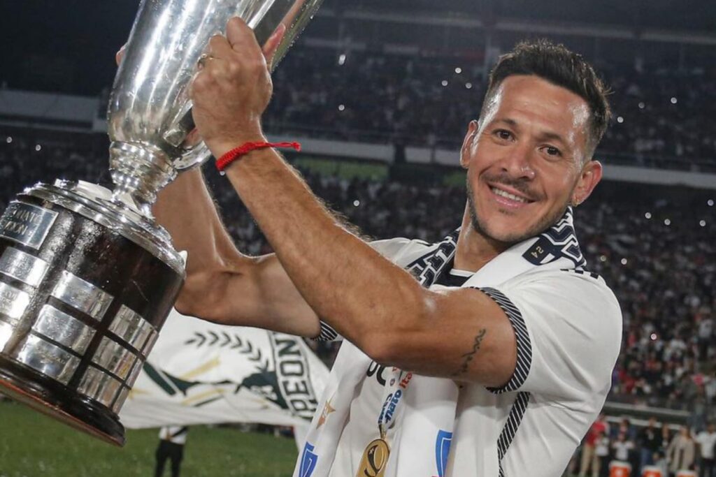 Ramiro González celebrando la obtención del título de Primera División.