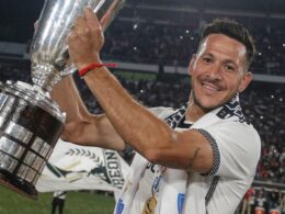 Ramiro González celebrando la obtención del título de Primera División.