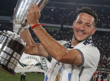 Ramiro González celebrando la obtención del título de Primera División.