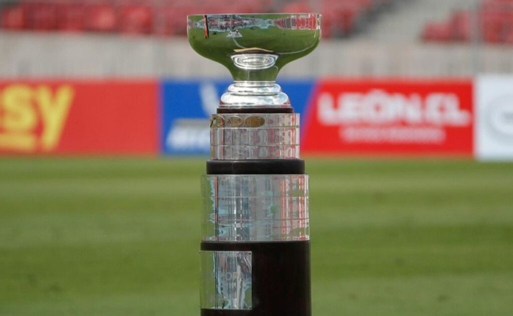 Trofeo de la Supercopa.