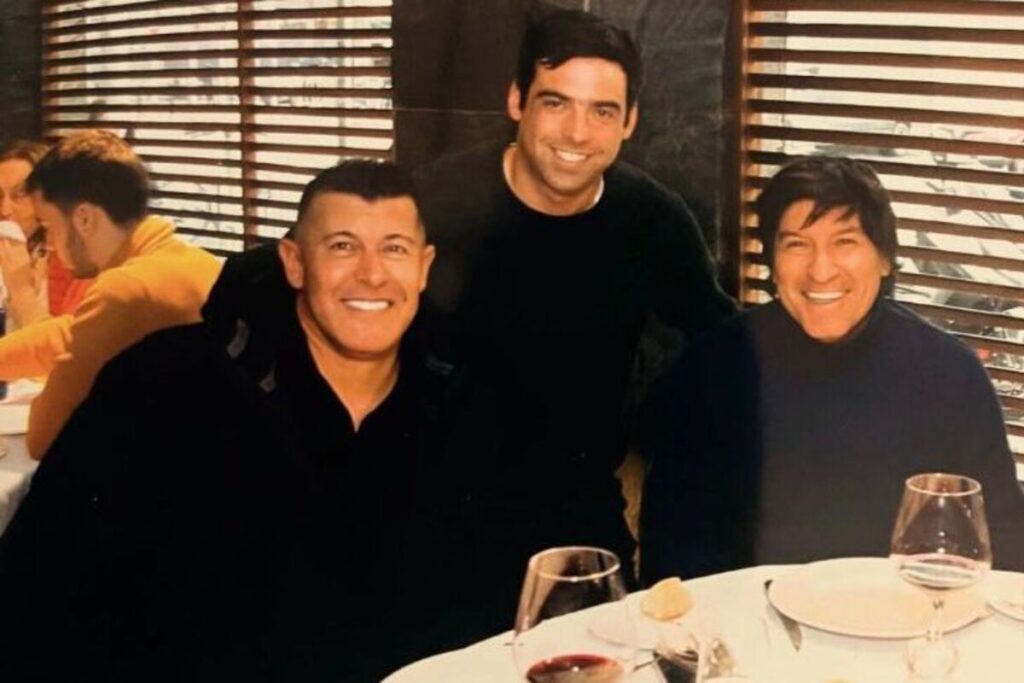 Jorge Almirón junto a Iván Zamorano.