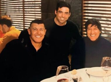 Jorge Almirón junto a Iván Zamorano.