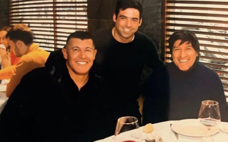 Jorge Almirón junto a Iván Zamorano.