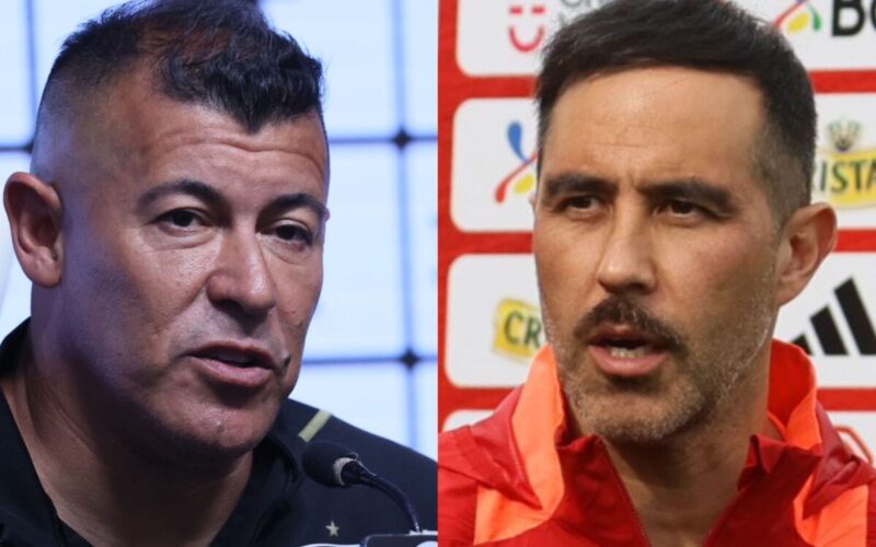 Primer plano de Jorge Almirón y Claudio Bravo.