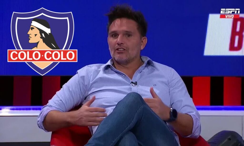 Rafael Olarra junto al escudo de Colo-Colo.