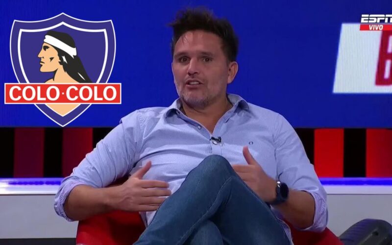 Rafael Olarra junto al escudo de Colo-Colo.