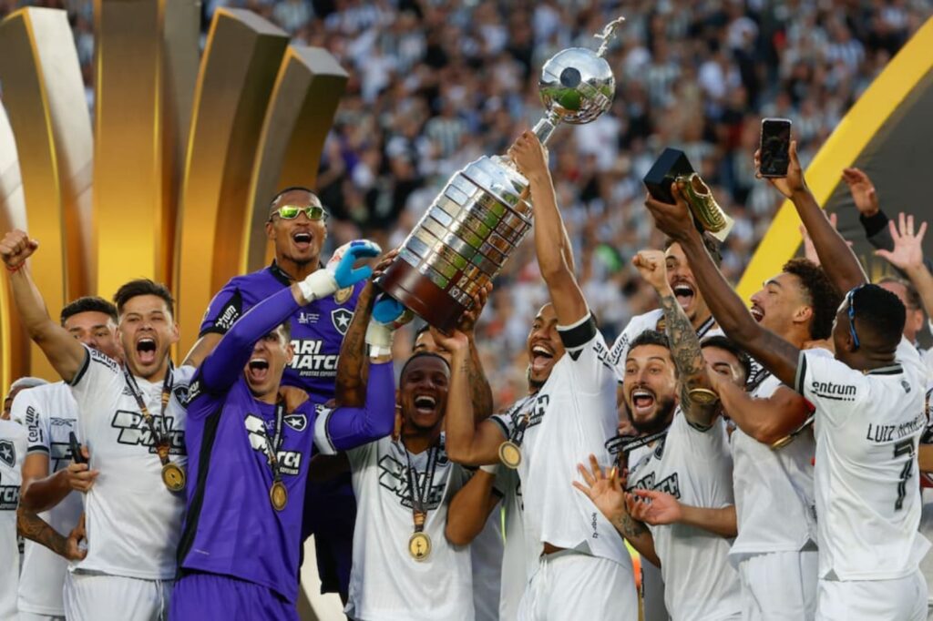 Plantel de Botafogo celebrando la obtención de la Copa Libertadores