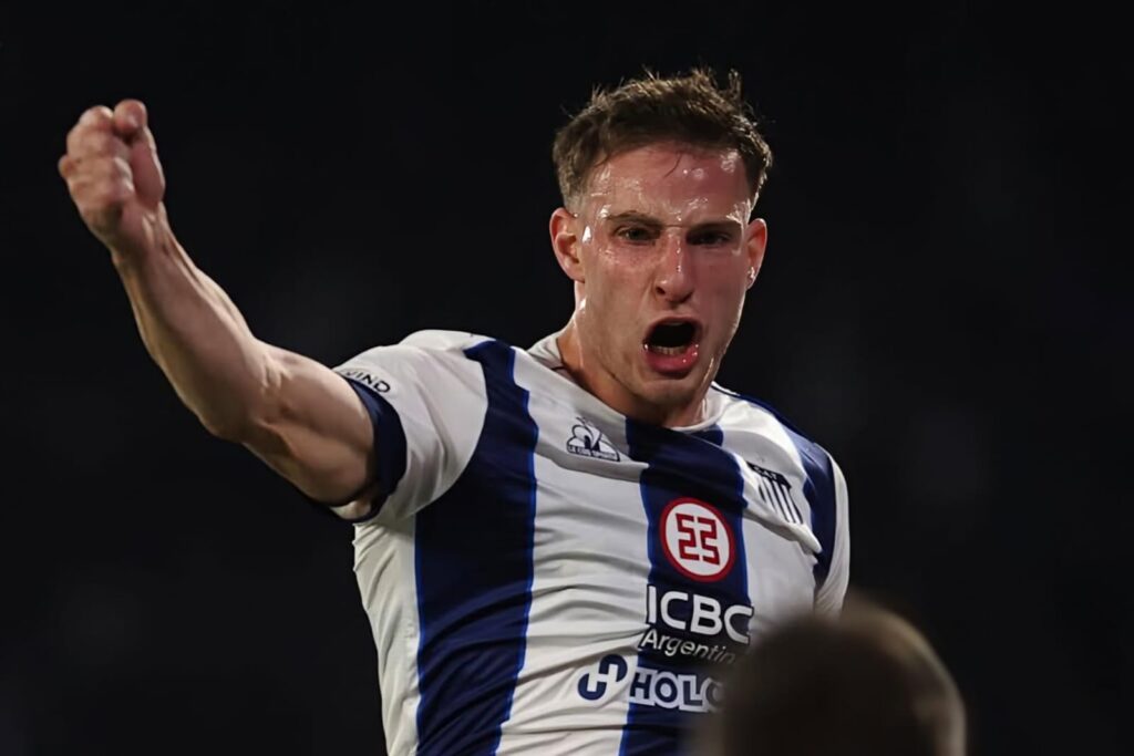 Bruno Barticciotto celebrando un gol con Talleres de Córdoba.