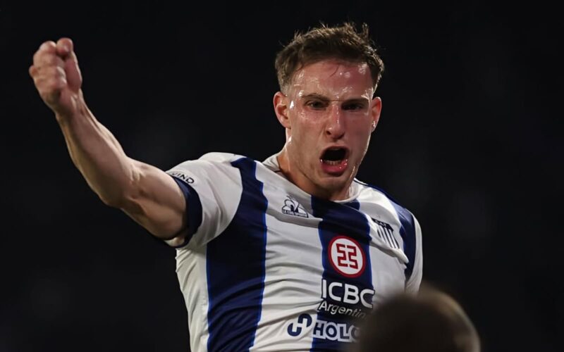 Bruno Barticciotto celebrando un gol con Talleres de Córdoba.