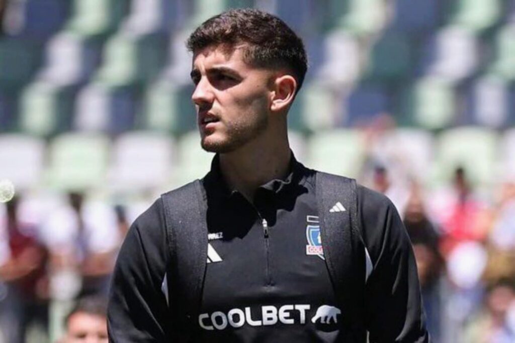 Bruno Gutiérrez con indumentaria de Colo-Colo.