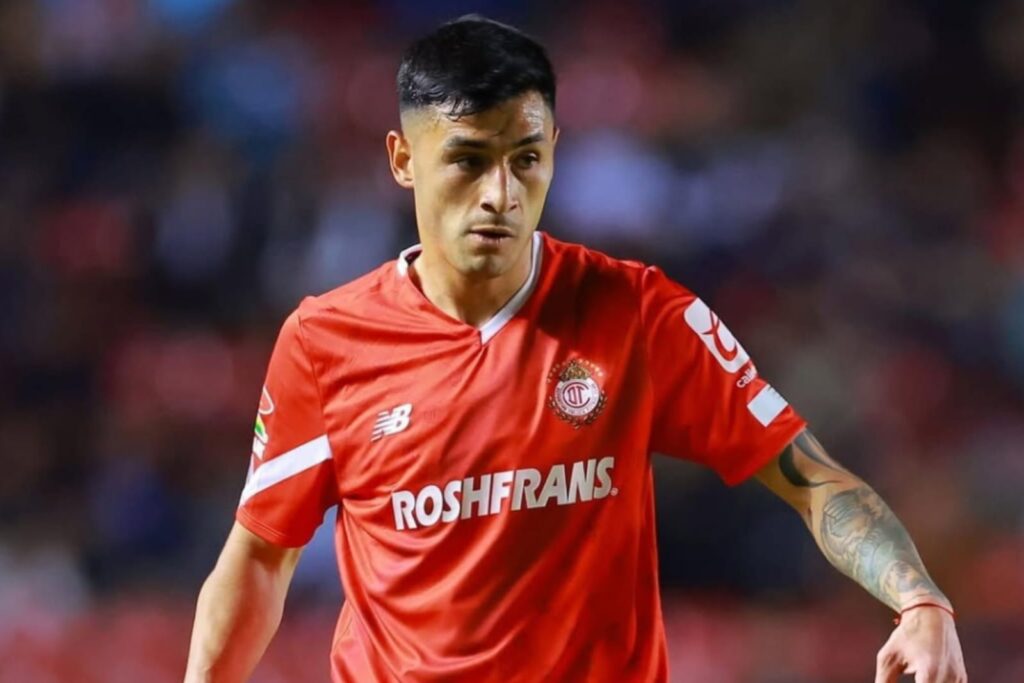 Claudio Baeza con la camiseta de Toluca.