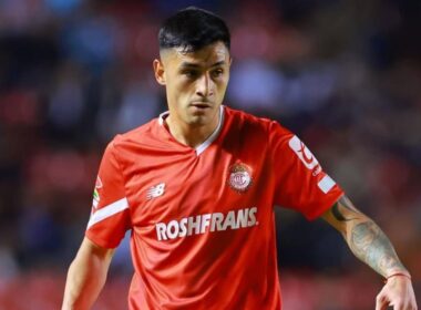 Claudio Baeza con la camiseta de Toluca.