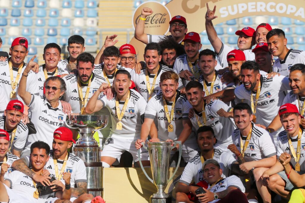 Colo-Colo celebrando la obtención de la Supercopa 2024.