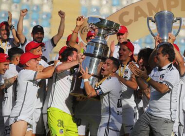 Colo-Colo celebrando la proclamación como campeón de la Supercopa