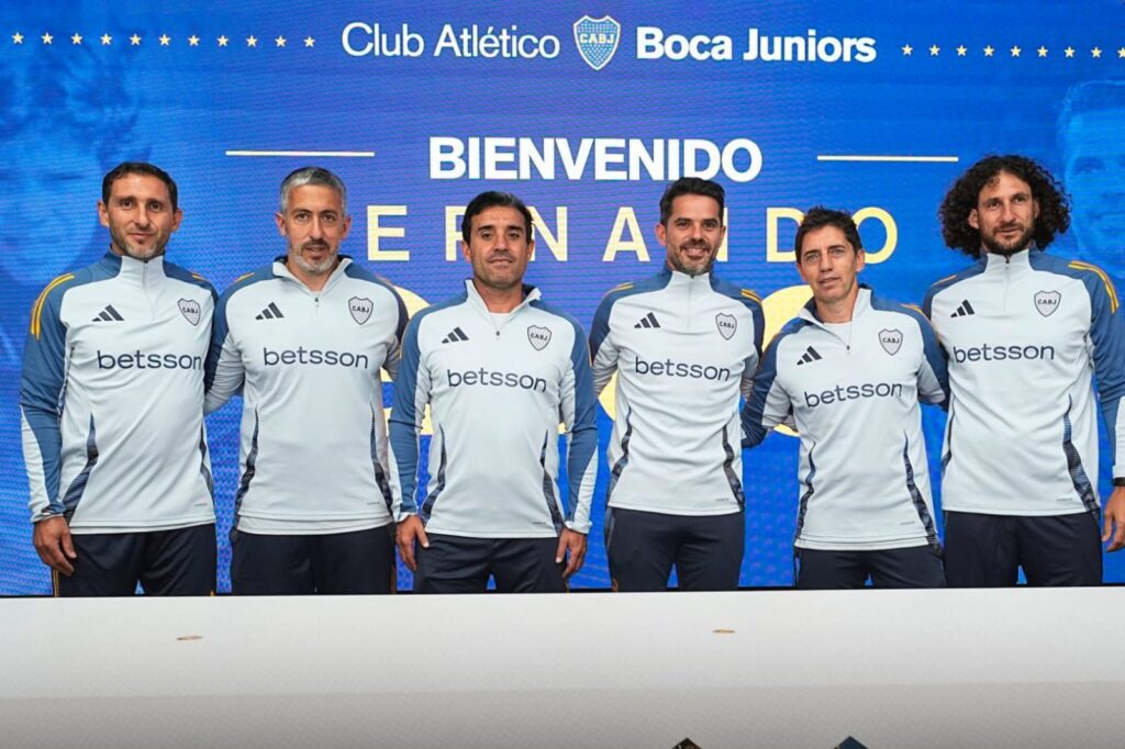 Cristián Muñoz durante la presentación del cuerpo técnico de Fernando Gago en Boca Juniors.