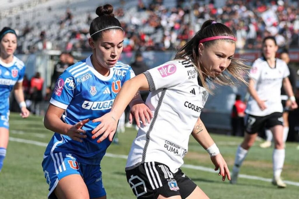 Colo-Colo Femenino frente a Universidad de Chile.