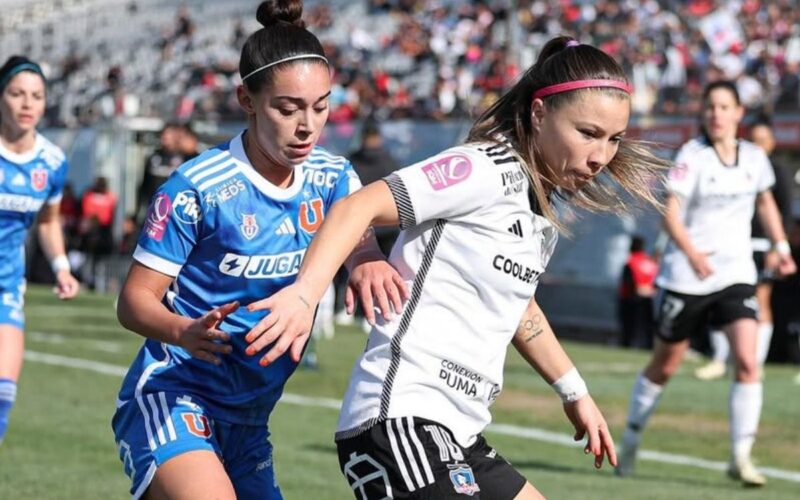 Colo-Colo Femenino frente a Universidad de Chile.