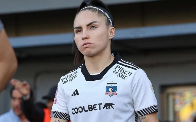 Primer plano a la jugadora de Colo-Colo, Javiera Grez.