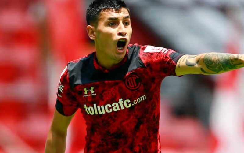 El jugador de Toluca, Claudio Baeza.