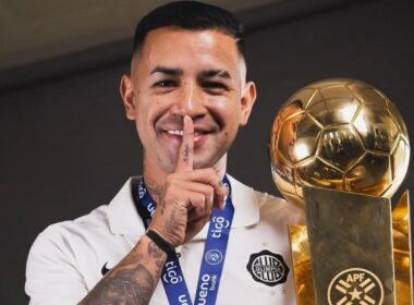 El jugador de Olimpia, Derlis González.