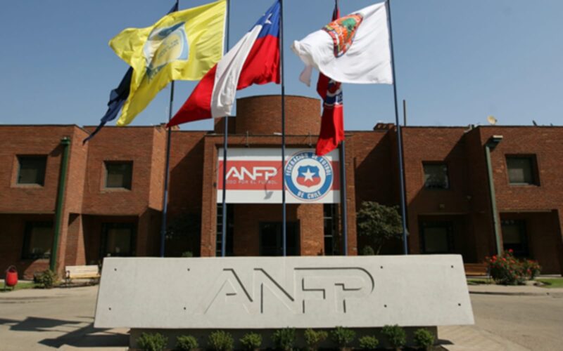 Primer plano al edificio de la ANFP en Quilín.