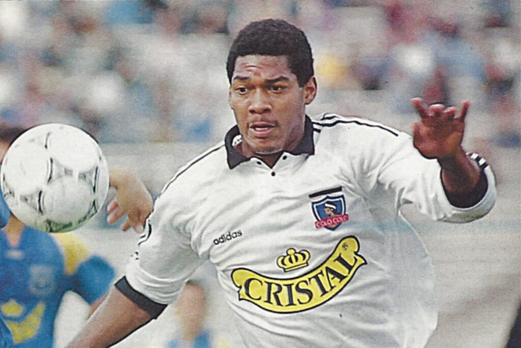 Eduardo Hurtado con la camiseta de Colo-Colo de 1993.