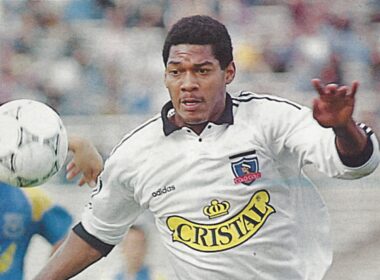 Eduardo Hurtado con la camiseta de Colo-Colo de 1993.