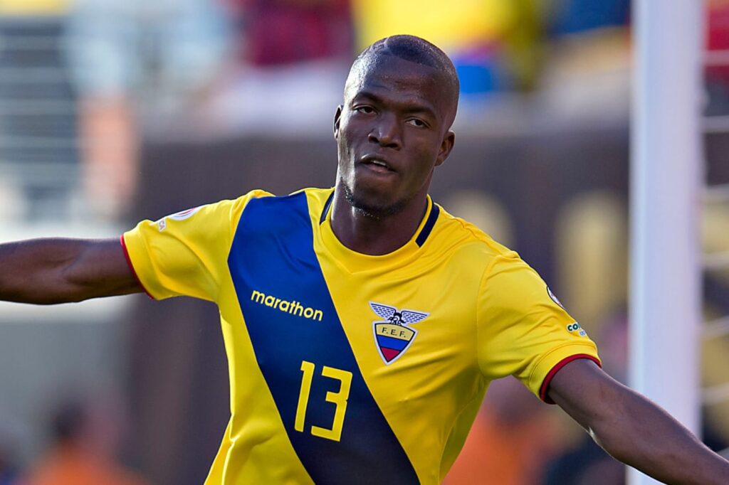 Primer plano a Enner Valencia con la Selección Ecuatoriana.