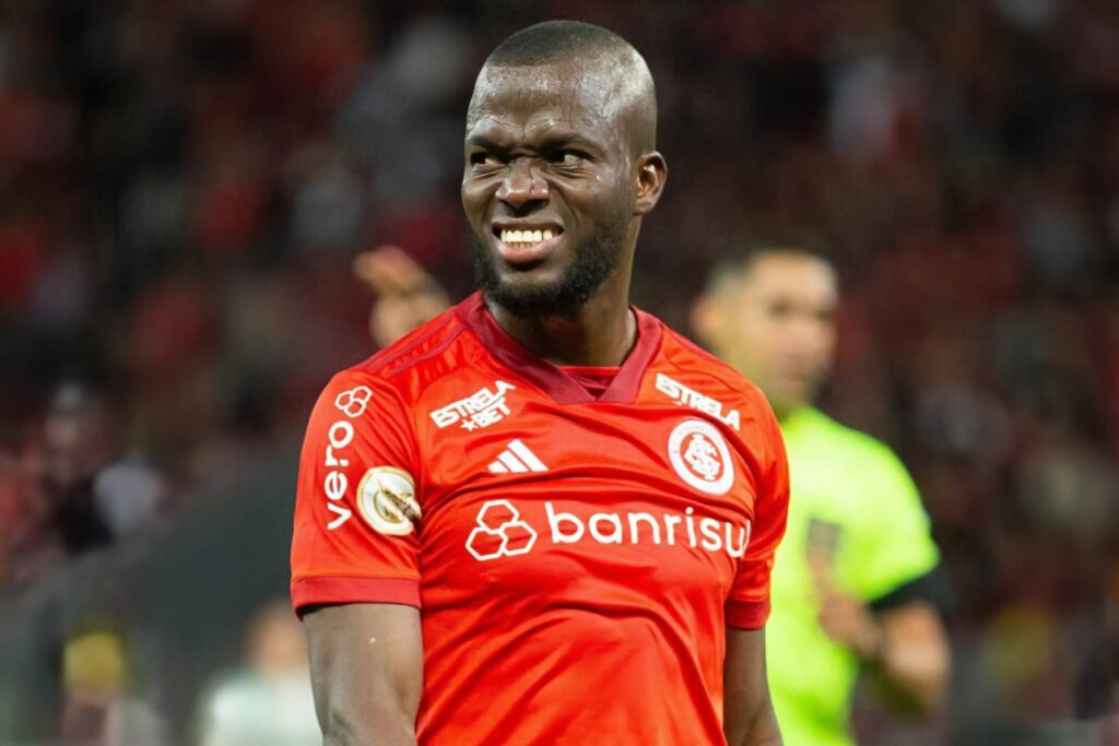 Primer plano a Enner Valencia con la camiseta de Internacional de Porto Alegre.