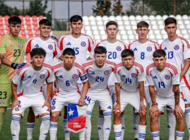 Formación Selección Chilena Sub-20 con camiseta blanca