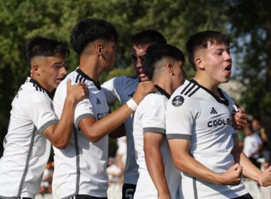 Colo-Colo Proyección celebrando un gol en la Supercopa.