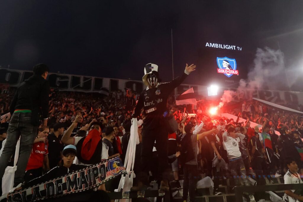 Hinchas de Colo-Colo en el Estadio Monumental