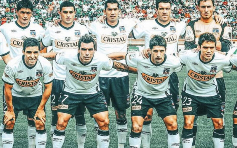 Jugadores de Colo-Colo formados para una foto oficial.