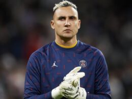 Primer plano a Keylor Navas con camiseta del PSG.