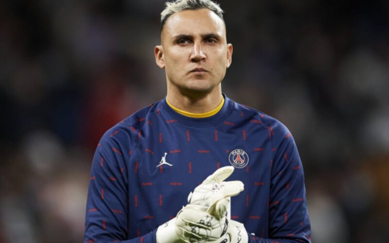 Primer plano a Keylor Navas con camiseta del PSG.