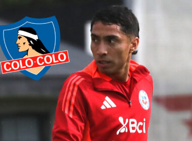 Luciano Cabral junto al escudo de Colo-Colo.