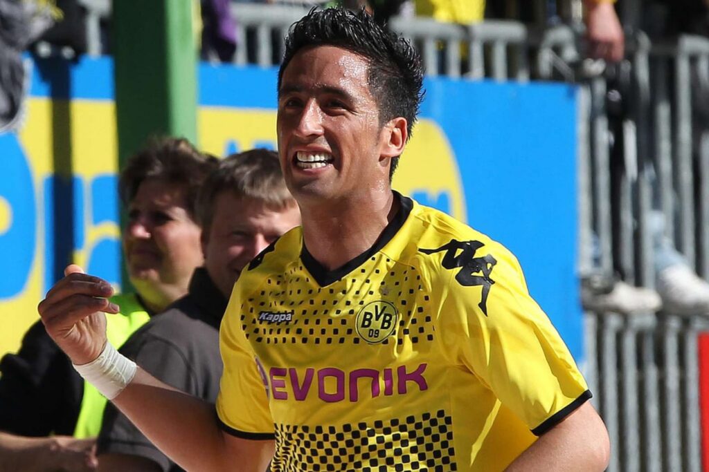 Lucas Barrios celebrando un gol con Borussia Dortmund.