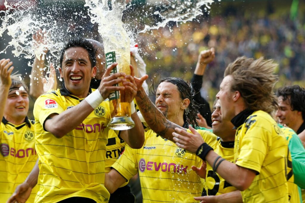 Lucas Barrios celebrando una Bundesliga con Borussia Dortmund