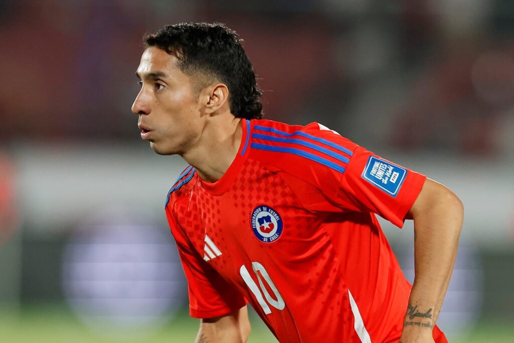 Luciano Cabral con la camiseta de la Selección Chilena en el partido frente a Venezuela.